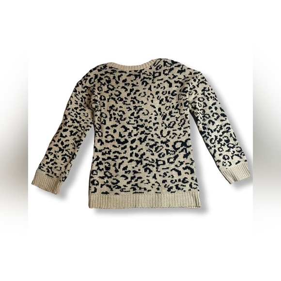 Long-Sleeve Leopard Cheetah Print Acrylic Crew-Neck Sweatshirt - Picture 2 of 7